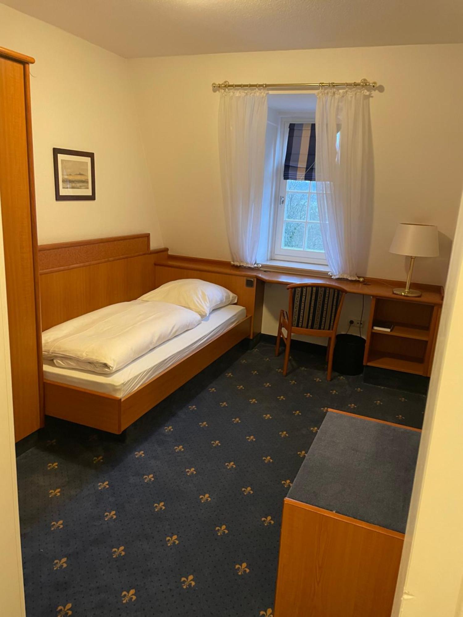 Hotel Schloss Hoehnscheid Bad Arolsen Esterno foto