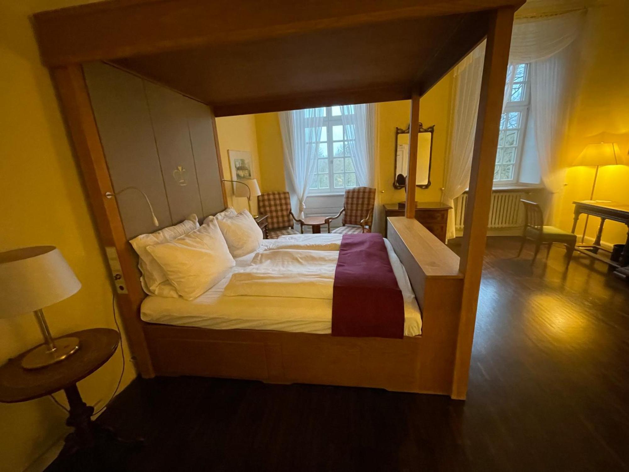 Hotel Schloss Hoehnscheid Bad Arolsen Esterno foto