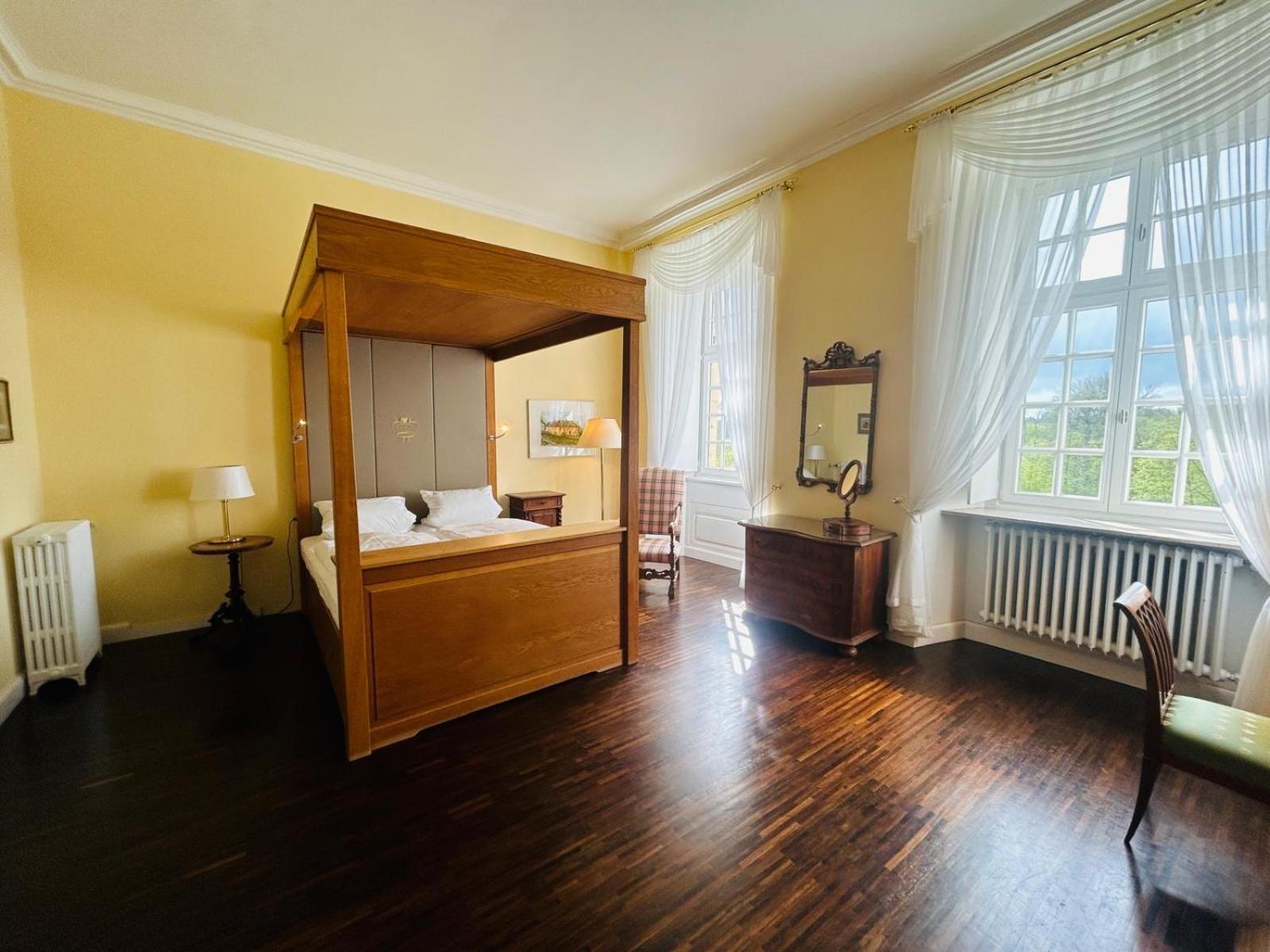 Hotel Schloss Hoehnscheid Bad Arolsen Esterno foto