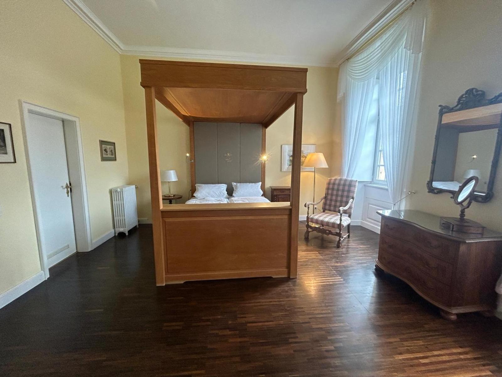 Hotel Schloss Hoehnscheid Bad Arolsen Esterno foto