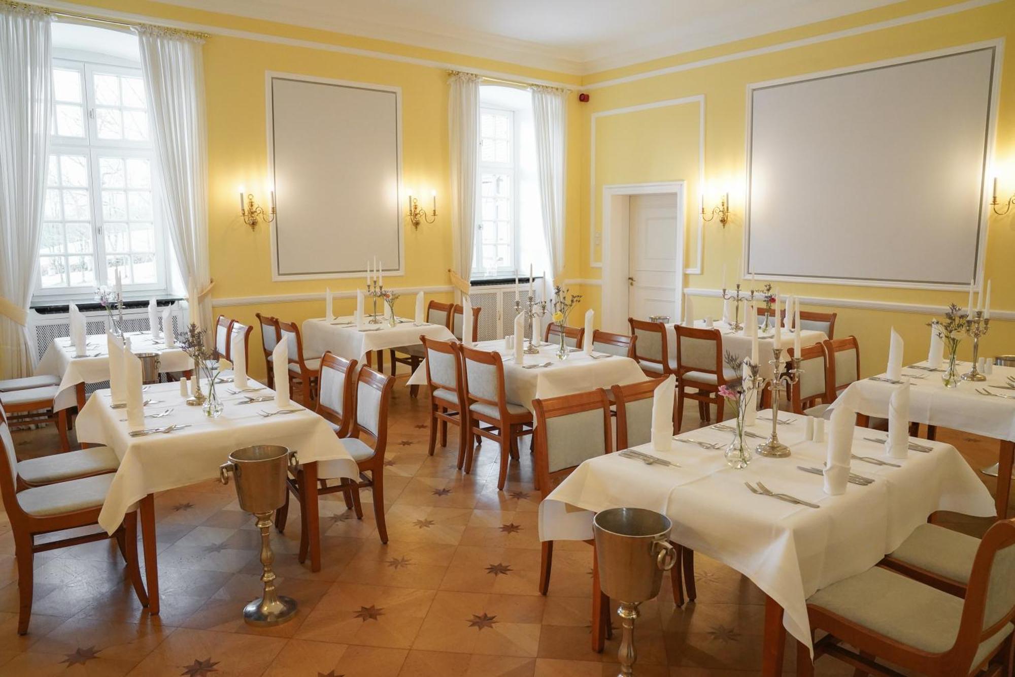 Hotel Schloss Hoehnscheid Bad Arolsen Esterno foto