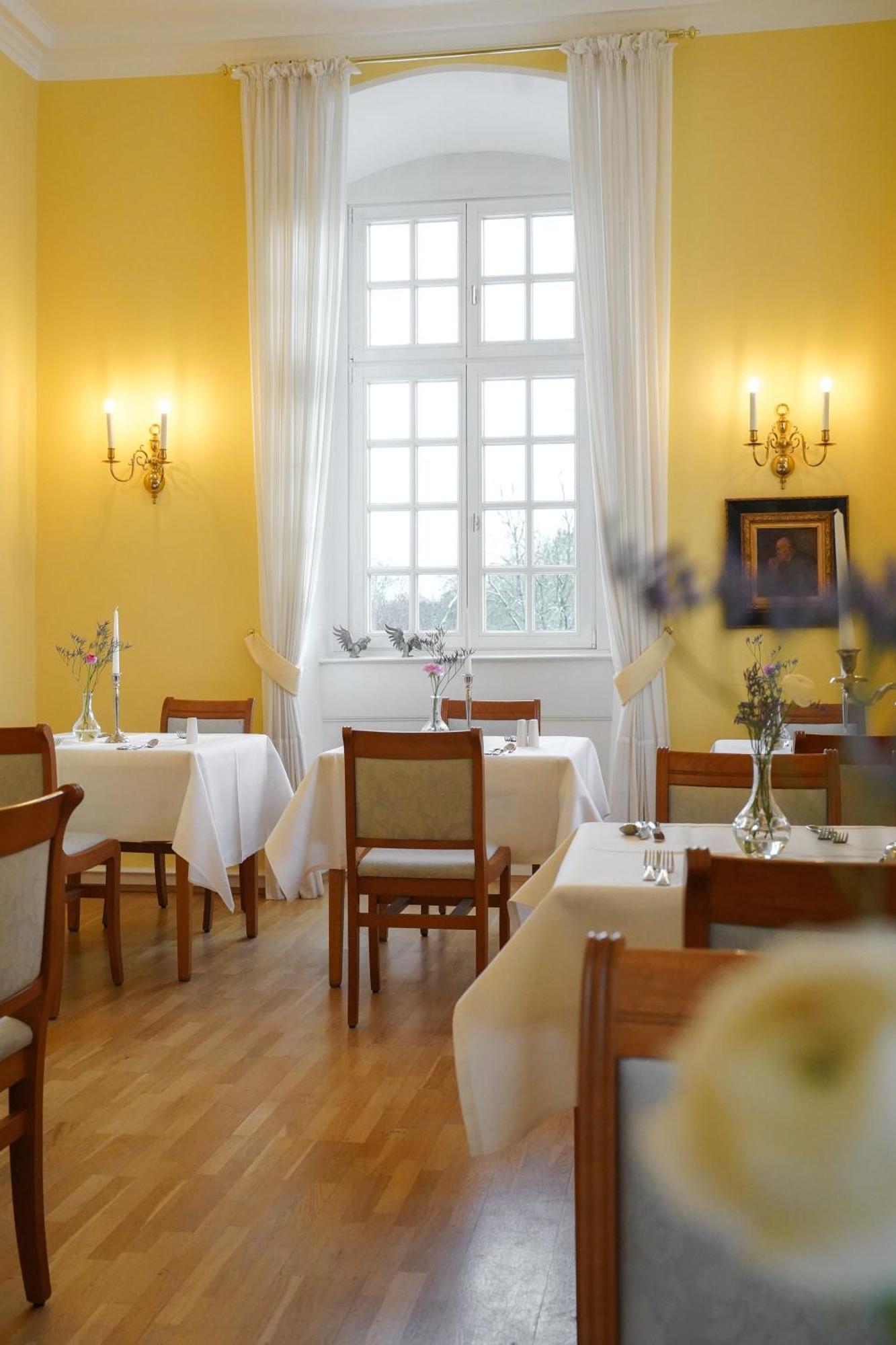 Hotel Schloss Hoehnscheid Bad Arolsen Esterno foto