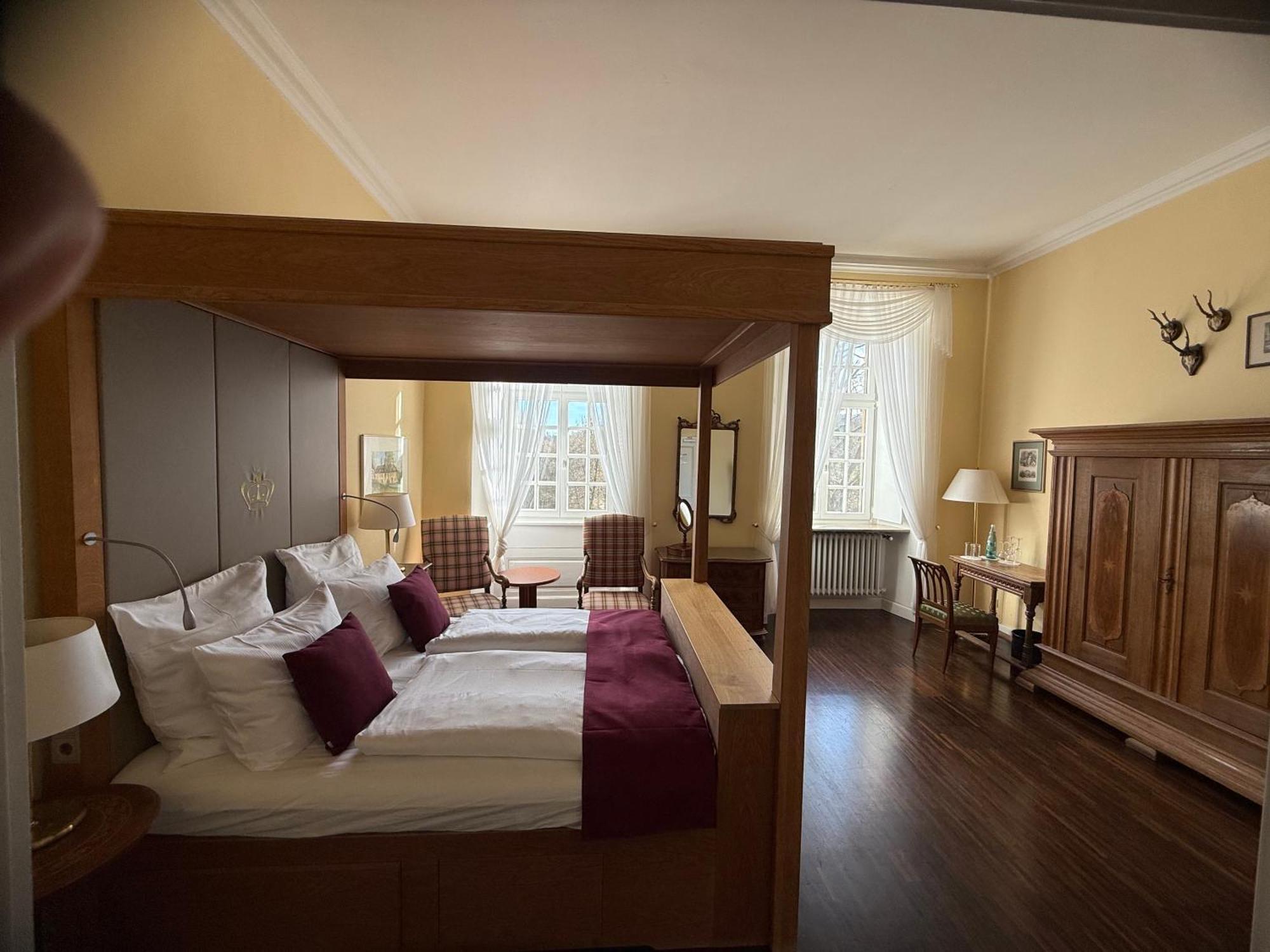 Hotel Schloss Hoehnscheid Bad Arolsen Esterno foto